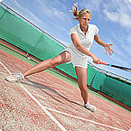 Tennisspielerin beim Abspielen